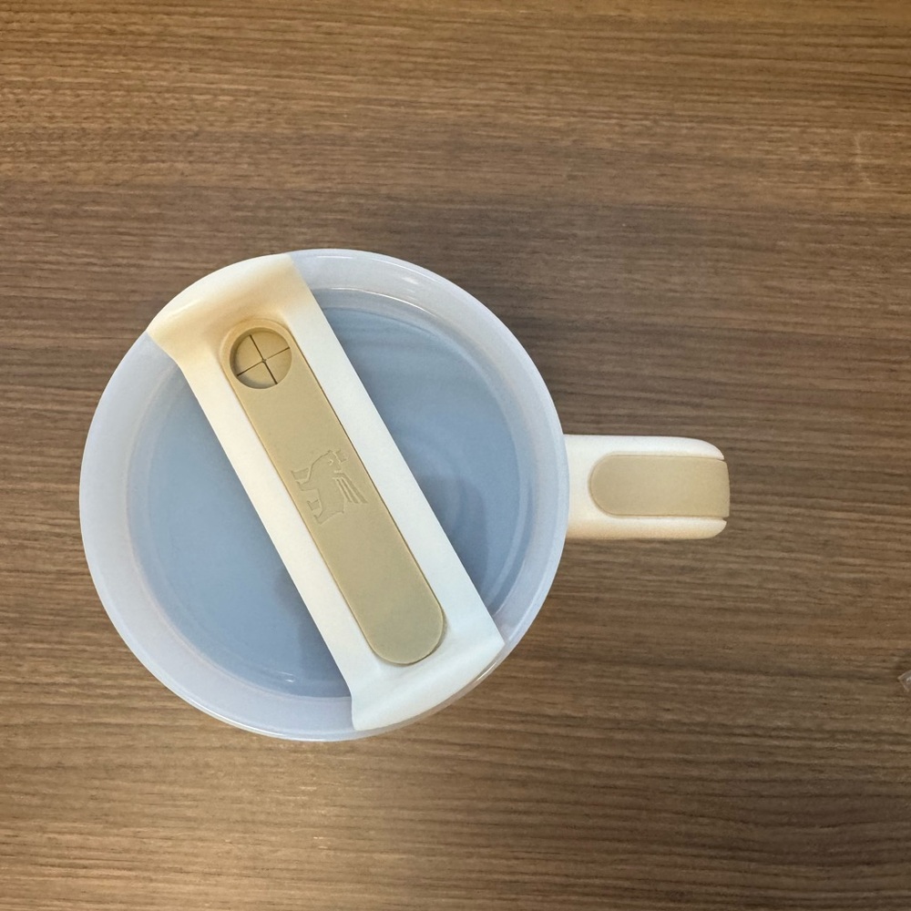 Stanley Cream Tumbler with Handle - Picture 2 of 3